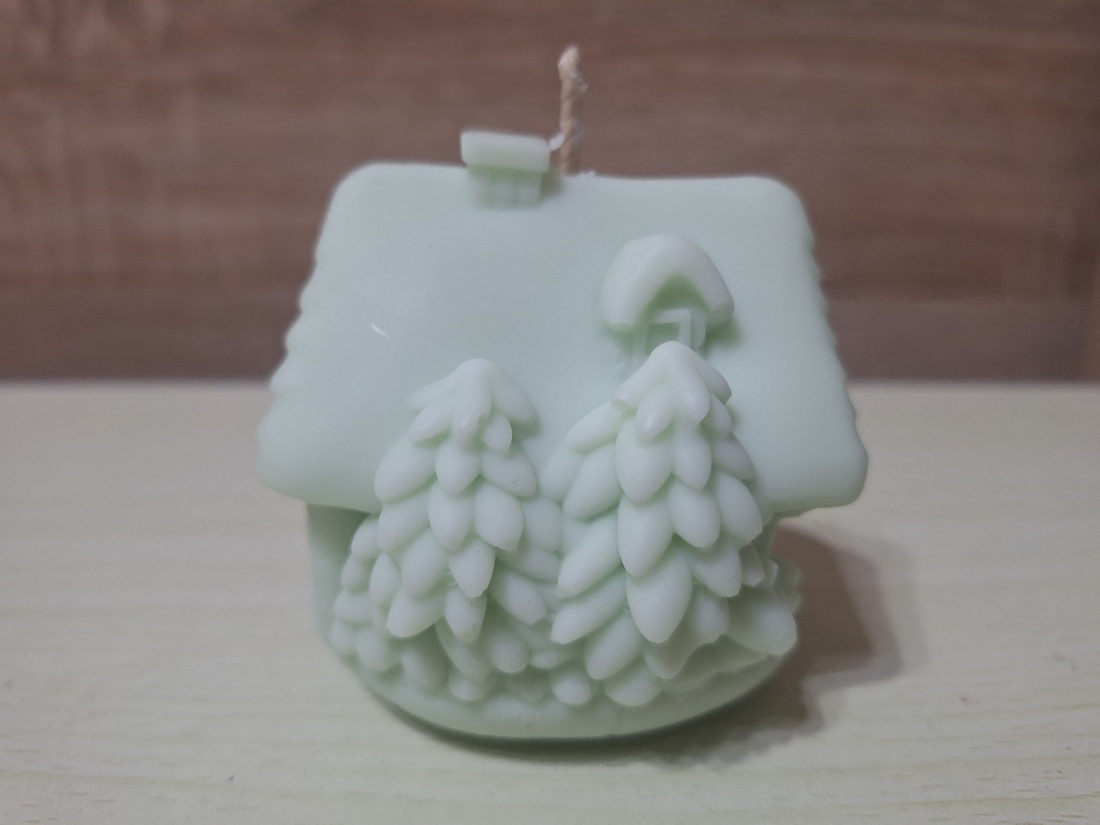 Lumânare parfumata-Casuța inzapezita - crăciun - decorațiuni de crăciun de casă - lumânări parfumate de crăciun - Artynos.ro