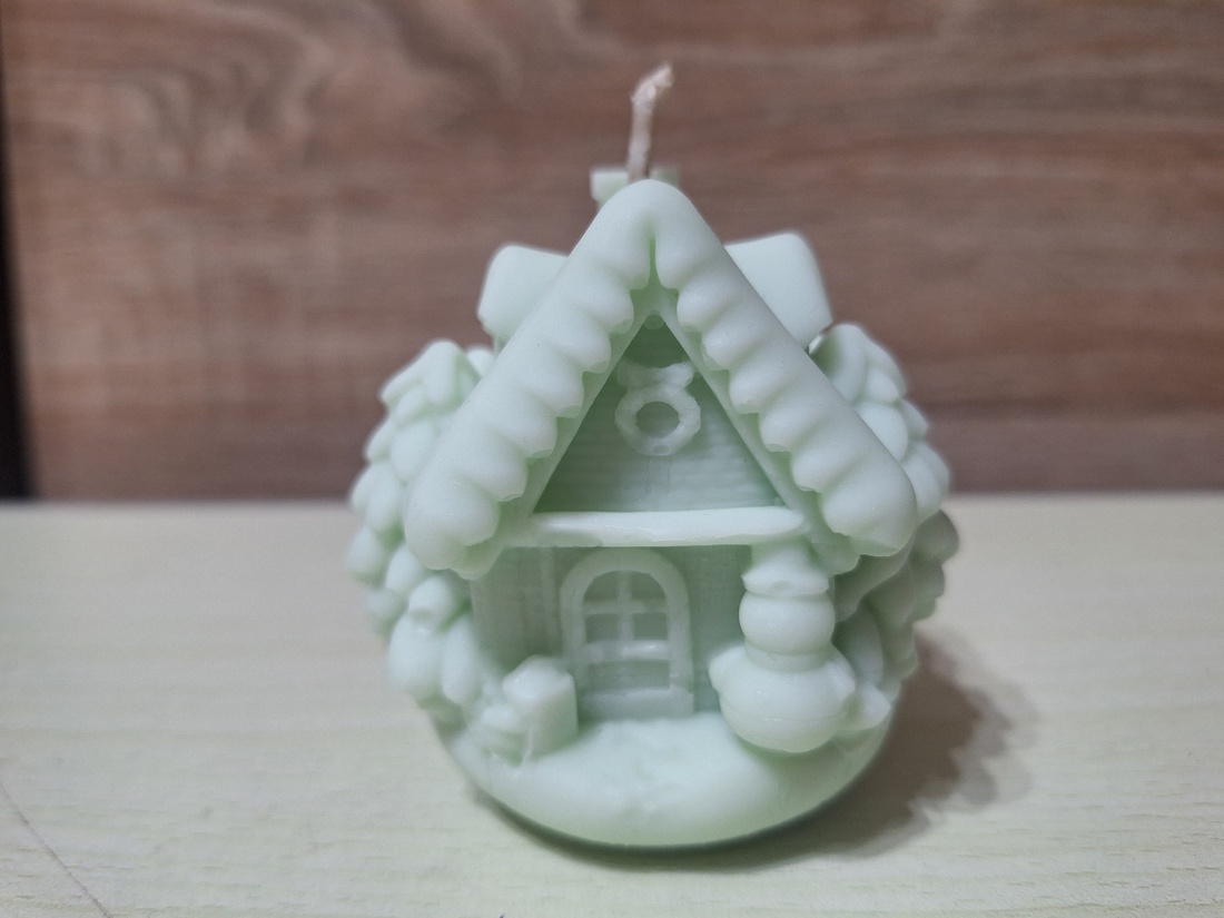 Lumânare parfumata-Casuța inzapezita - crăciun - decorațiuni de crăciun de casă - lumânări parfumate de crăciun - Artynos.ro