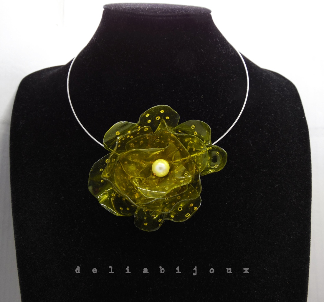 Colier statement handmade unicat - PET-uri (plastic) reciclate - floare (cod1227) - bijuterii - coliere - coliere statement - Artynos.ro