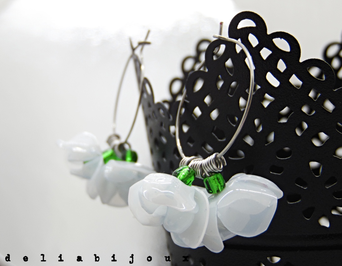Cercei statement handmade unicat - PET-uri (plastic) reciclate - flori (cod1148) - bijuterii - cercei - cercei cerc - Artynos.ro Cercei statement handmade unicat - PET-uri (plastic) reciclate - flori (cod1148) - bijuterii - cercei - cercei cerc - Artynos.ro