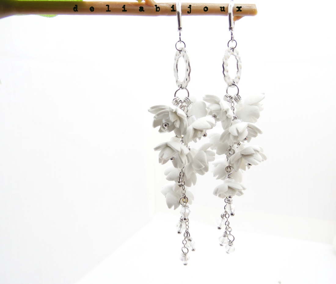 Cercei lungi handmade unicat cu flori si cristale - Ideali pentru nunta, botez, cununie (cod1300) - bijuterii - cercei - cercei candelabru - Artynos.ro Cercei lungi handmade unicat cu flori si cristale - Ideali pentru nunta, botez, cununie (cod1300) - bijuterii - cercei - cercei candelabru - Artynos.ro