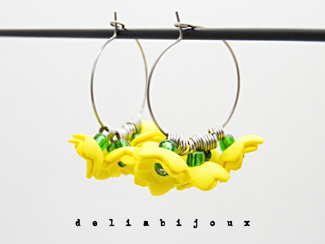 Cercei Handmade din Foamiran Galben cu Detalii Florale și Mărgele Verzi (cod1149) - bijuterii - cercei - cercei candelabru - Artynos.ro Cercei Handmade din Foamiran Galben cu Detalii Florale și Mărgele Verzi (cod1149) - bijuterii - cercei - cercei candelabru - Artynos.ro