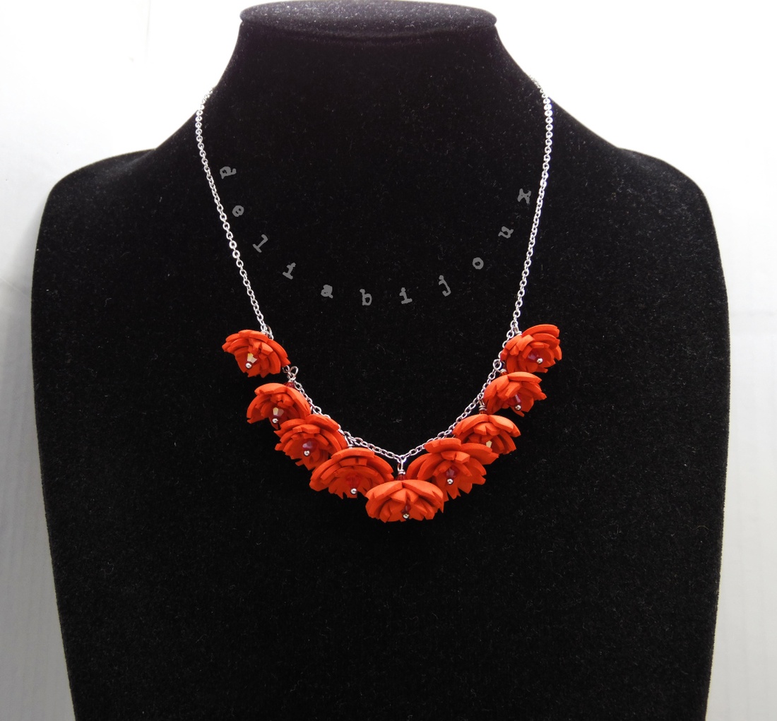 Set bijuterii statement cu flori roșii și cristale colier și cercei handmade (cod1300) - bijuterii - seturi de bijuterii - Artynos.ro