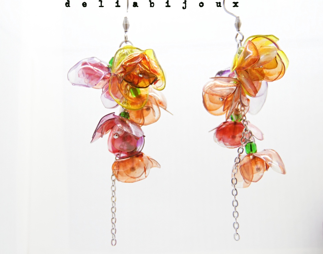 Cercei statement handmade unicat - PET-uri (plastic) reciclate - flori (cod1313) -  - Artynos.ro