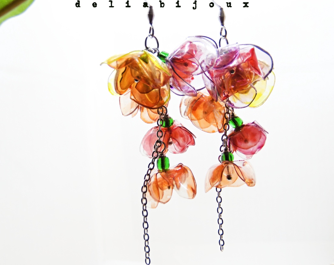 Cercei statement handmade unicat - PET-uri (plastic) reciclate - flori (cod1313) -  - Artynos.ro