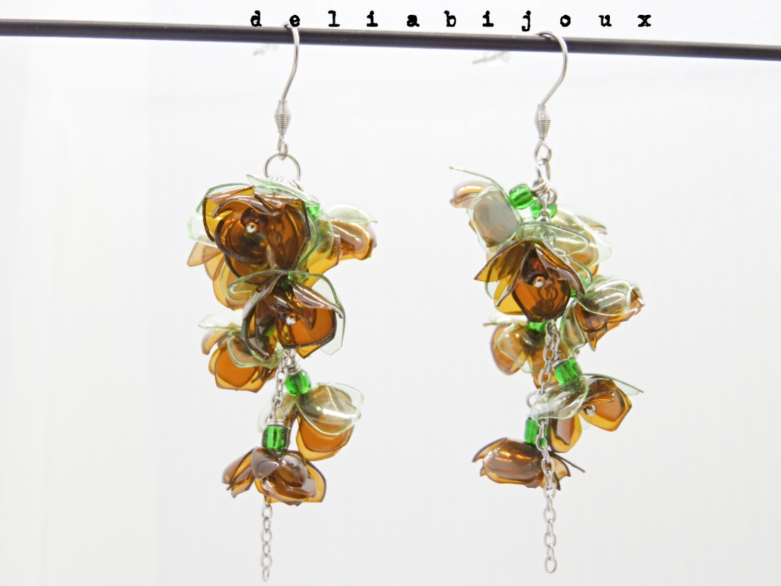 Cercei statement unicat flori verzi-maro handmade din plastic reciclat si inox (cod1316) -  - Artynos.ro