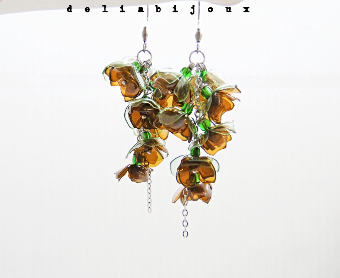Cercei statement unicat flori verzi-maro handmade din plastic reciclat si inox (cod1316) -  - Artynos.ro