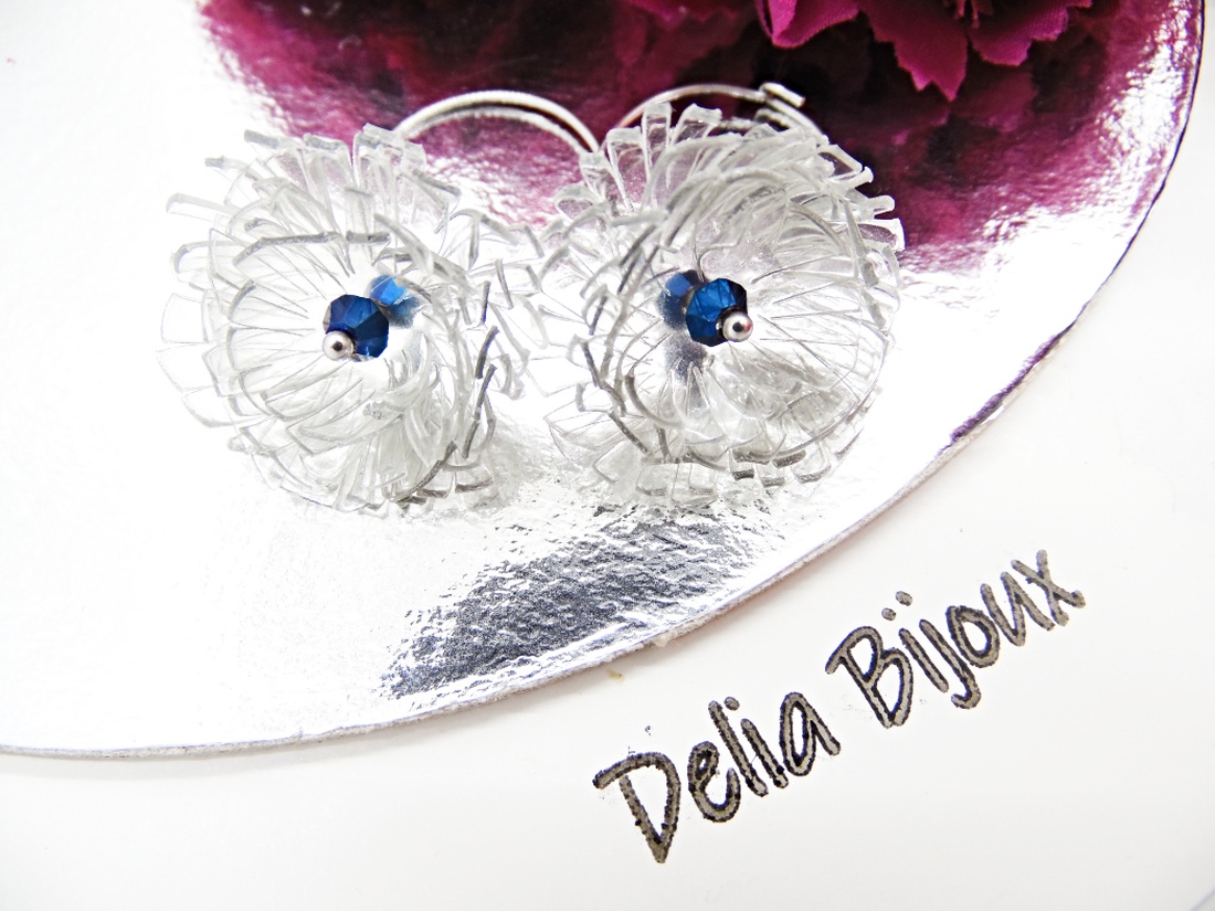 Cercei statement Păpădii de lumină realizați manual din plastic reciclat și cristal albastru electroplacat (cod1327) - bijuterii - cercei lungi - Artynos.ro