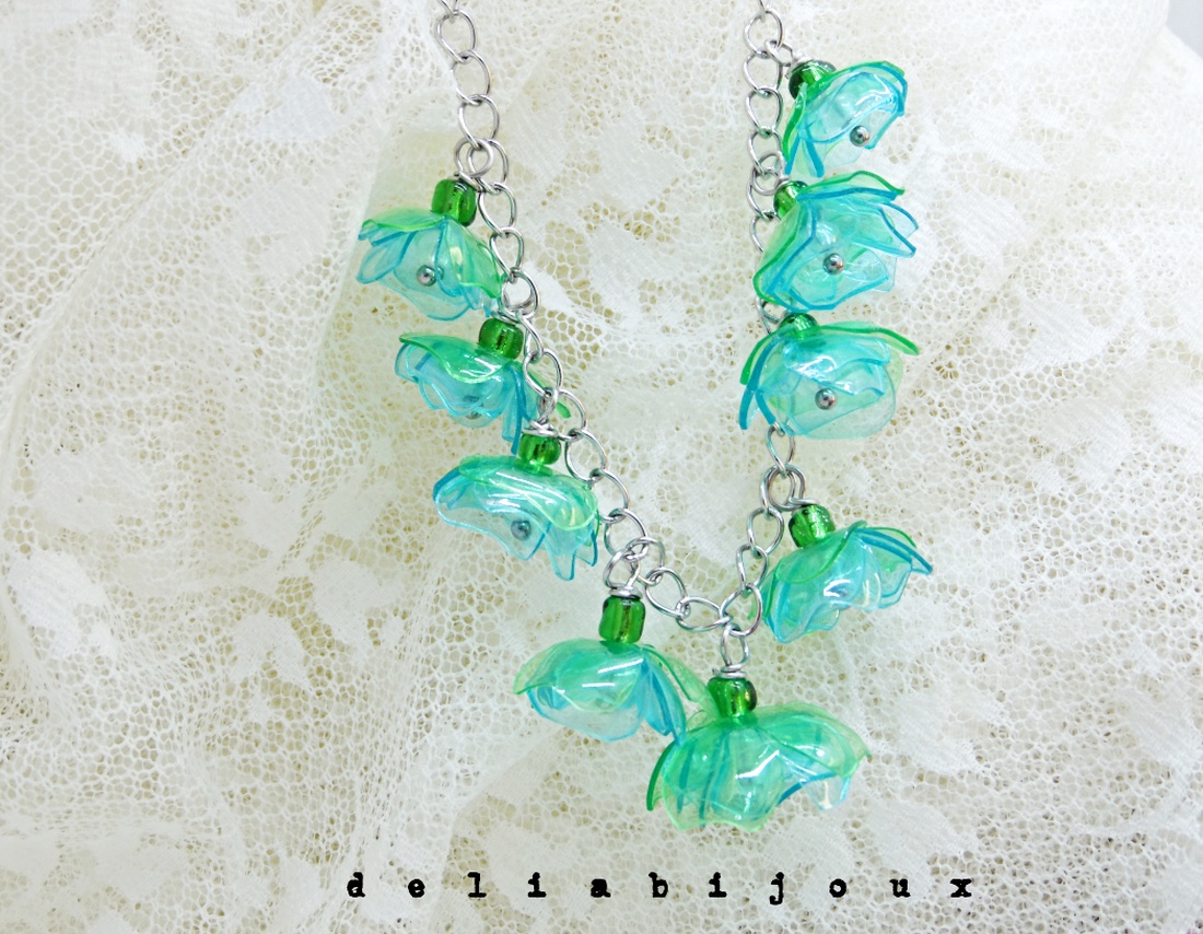 Colier statement unicat cu flori din sticle plastic reciclate (cod1328) -  - Artynos.ro