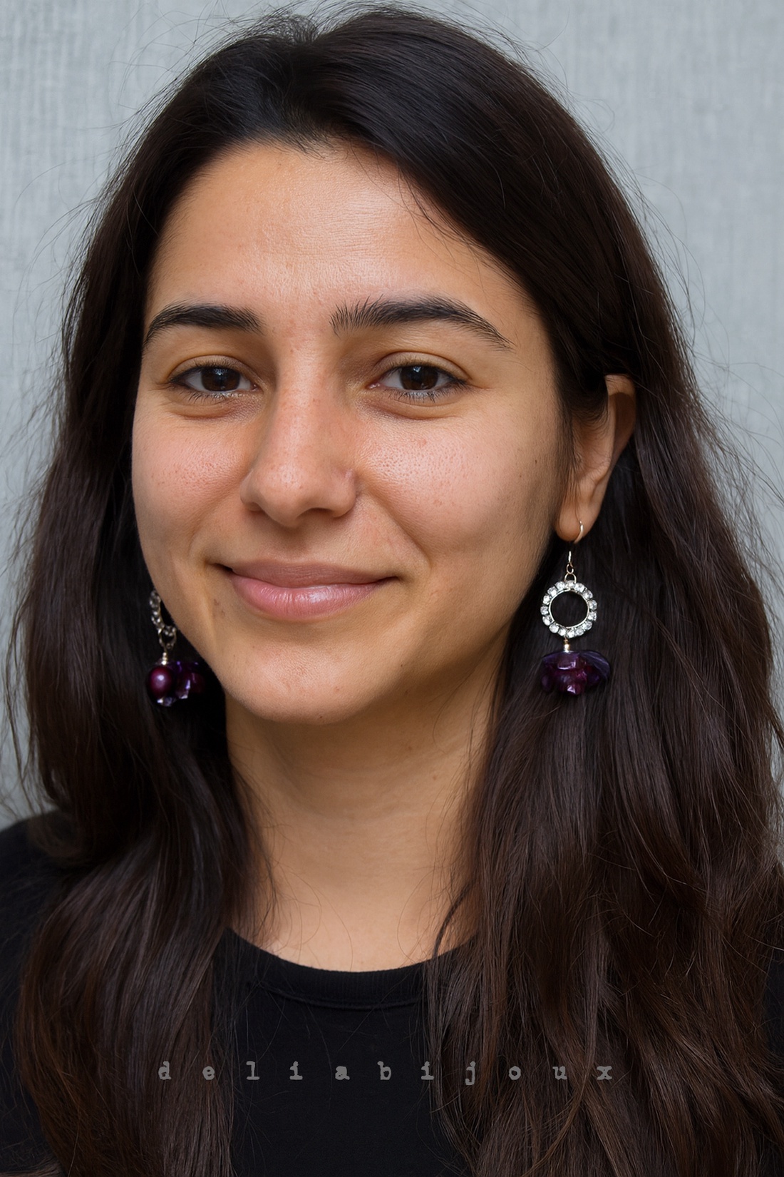 Cercei statement cu perle de sticlă și flori mov creați manual din plastic reciclat (cod1356) - bijuterii - cercei - cercei lungi - Artynos.ro