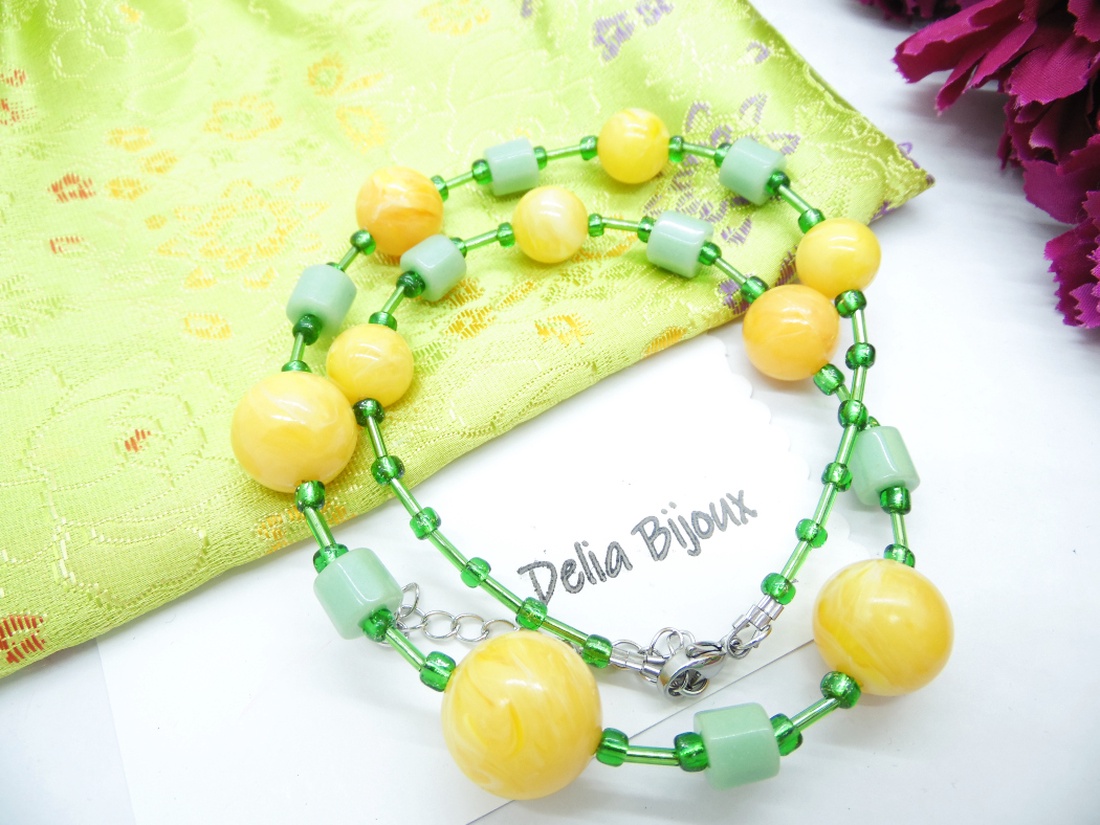 Colier handmade cu mărgele galbene și accente verzi model unicat (cod1237) - bijuterii - coliere - coliere din mărgele - Artynos.ro