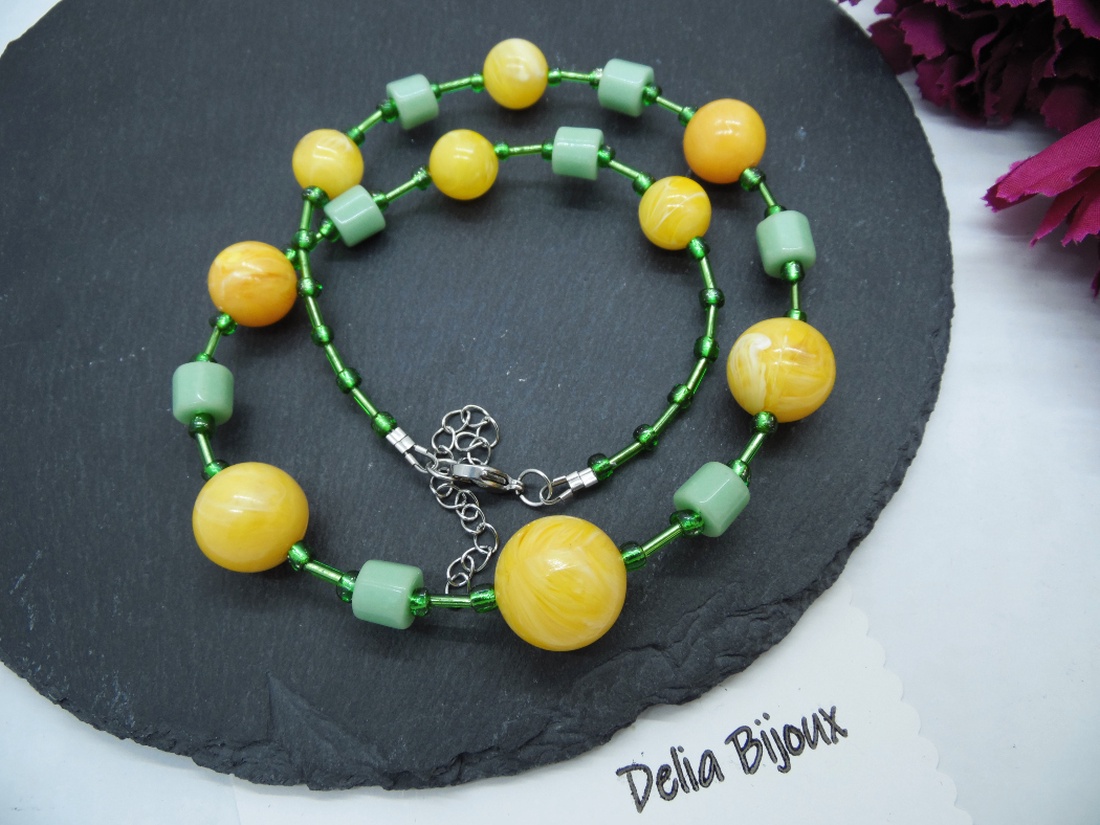 Colier handmade cu mărgele galbene și accente verzi model unicat (cod1237) - bijuterii - coliere - coliere din mărgele - Artynos.ro