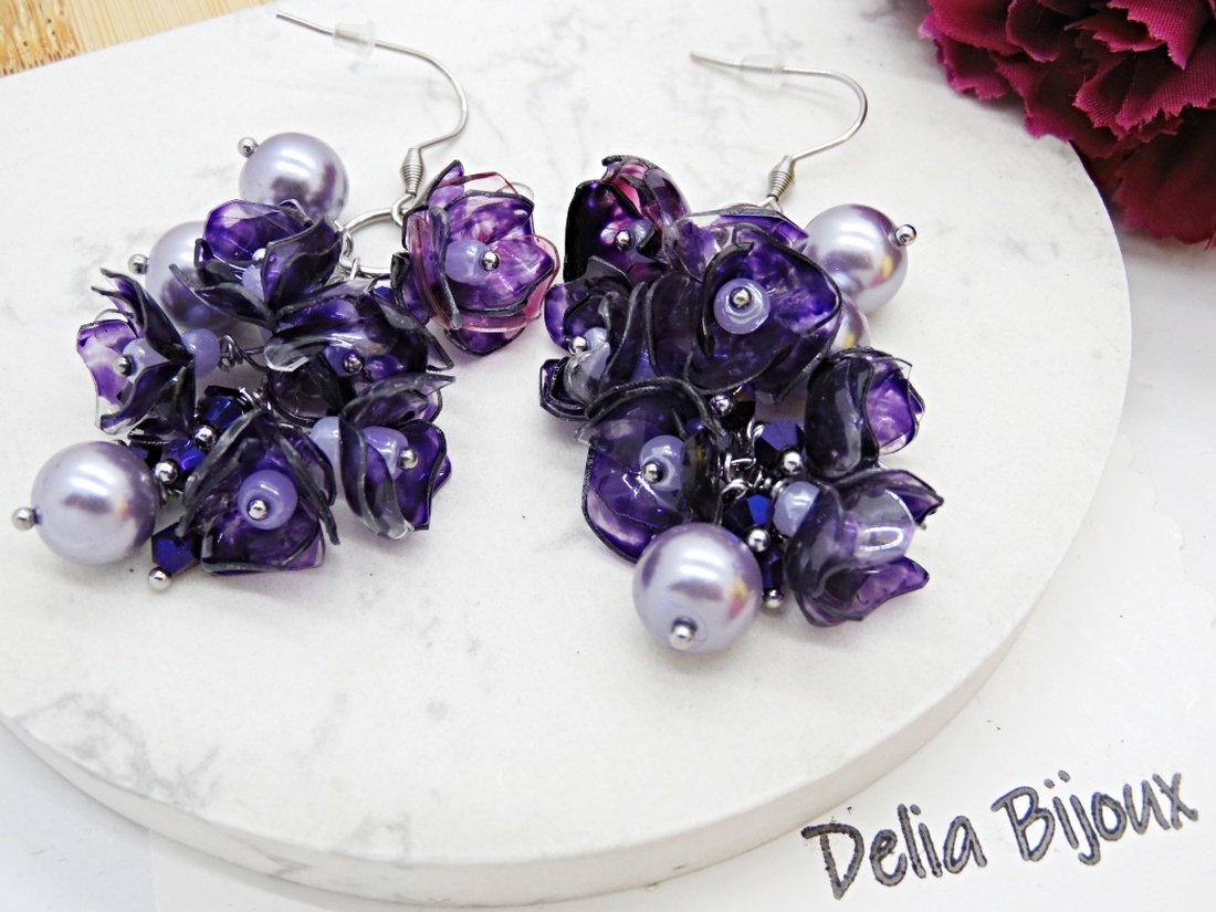 Cercei Statement Mov din Plastic Reciclat Flori Handmade cu Perle și Cristale, Bijuterii Eco Unicat (cod1357) - bijuterii - cercei - cercei lungi - Artynos.ro