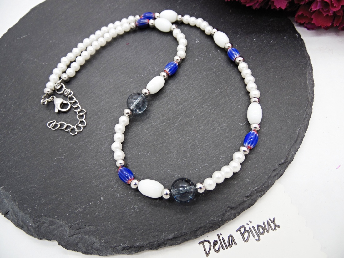 Colier unicat din sticlă și perle compoziție alb si albastru (cod1362) - bijuterii - coliere - coliere din mărgele - Artynos.ro