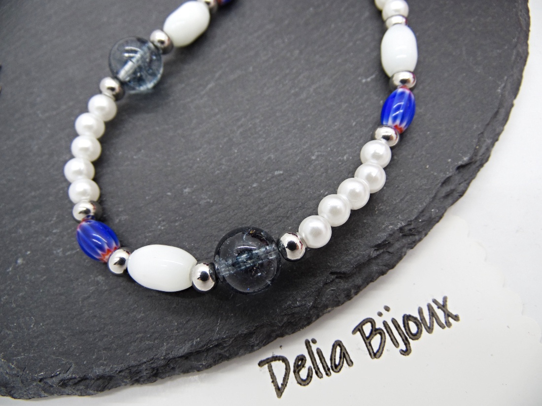 Colier unicat din sticlă și perle compoziție alb si albastru (cod1362) - bijuterii - coliere - coliere din mărgele - Artynos.ro