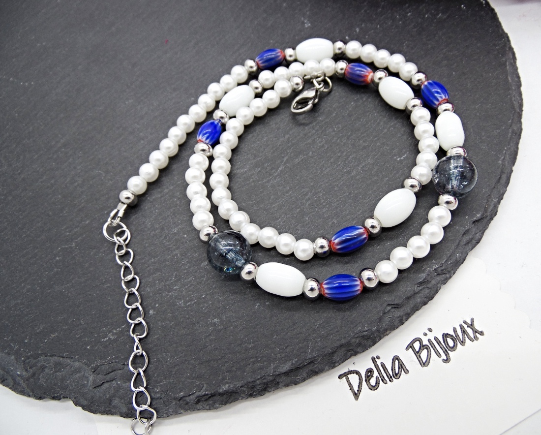 Colier unicat din sticlă și perle compoziție alb si albastru (cod1362) - bijuterii - coliere - coliere din mărgele - Artynos.ro