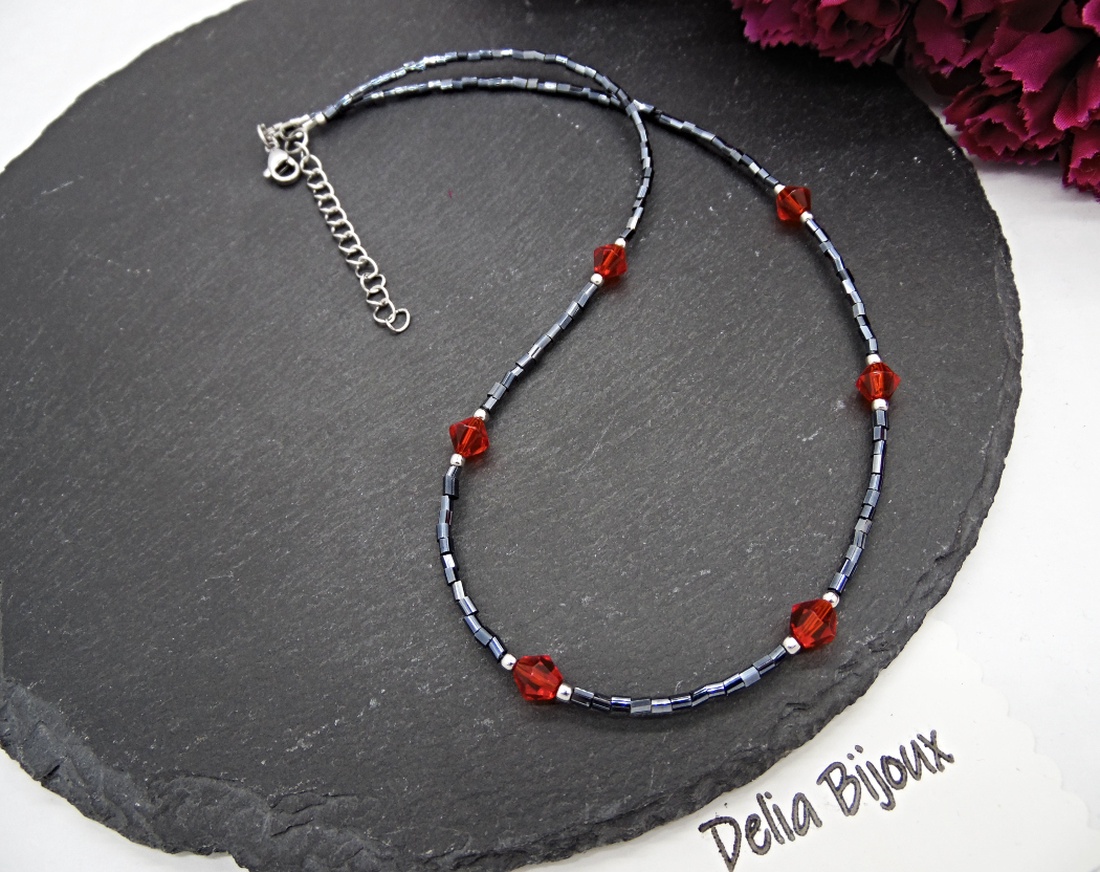 Colier unicat din mărgele tubulare gri închis și cristale de sticlă roșii (cod1364) - bijuterii - coliere - coliere din mărgele - Artynos.ro