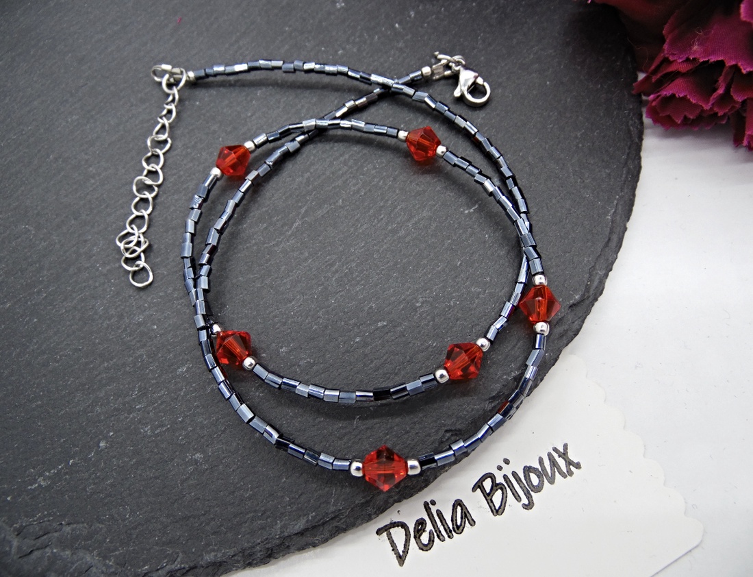 Colier unicat din mărgele tubulare gri închis și cristale de sticlă roșii (cod1364) - bijuterii - coliere - coliere din mărgele - Artynos.ro