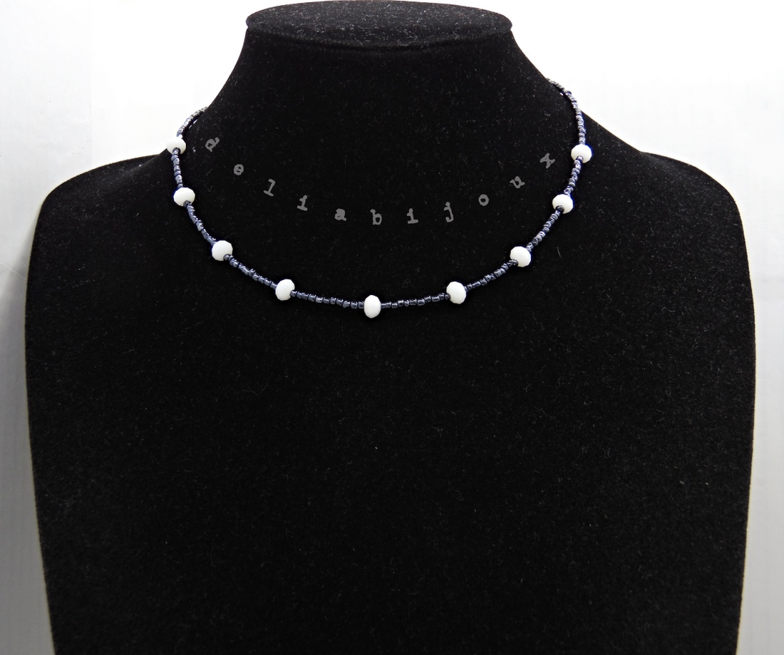 Colier unicat din mărgele de nisip gri și cristale albe fațetate (cod1365) - bijuterii - coliere - coliere din mărgele - Artynos.ro