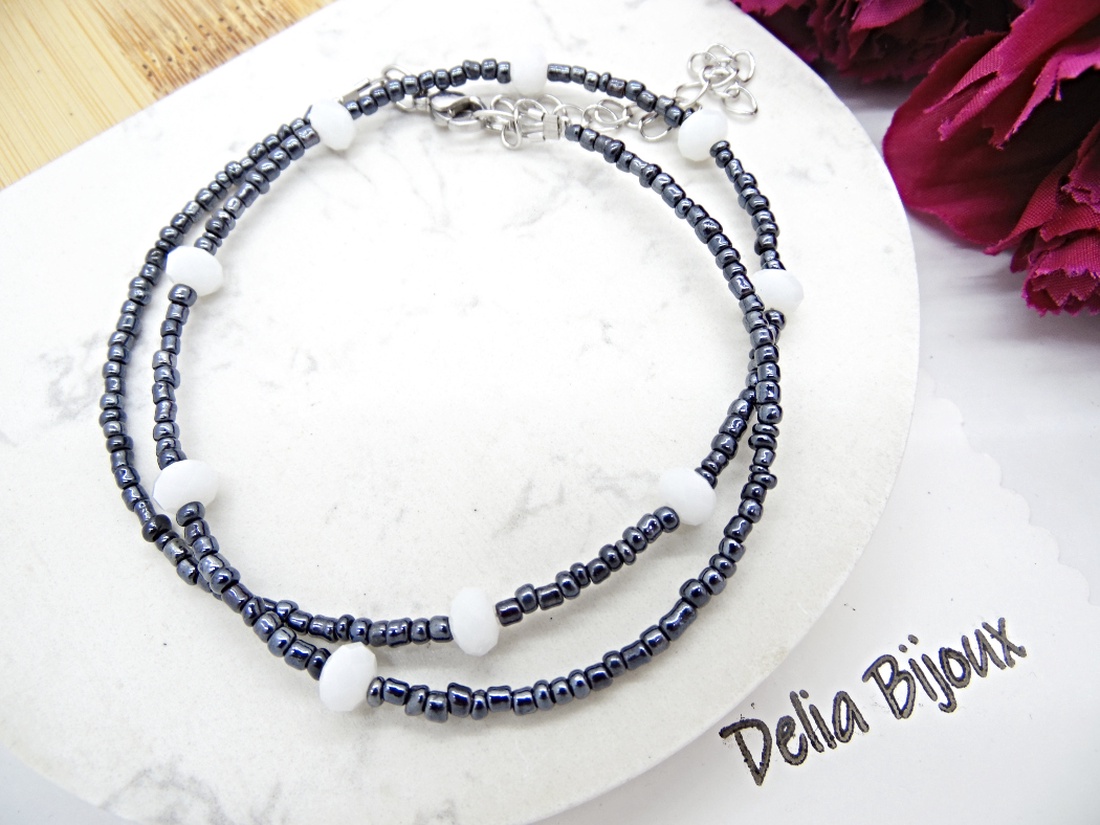 Colier unicat din mărgele de nisip gri și cristale albe fațetate (cod1365) - bijuterii - coliere - coliere din mărgele - Artynos.ro