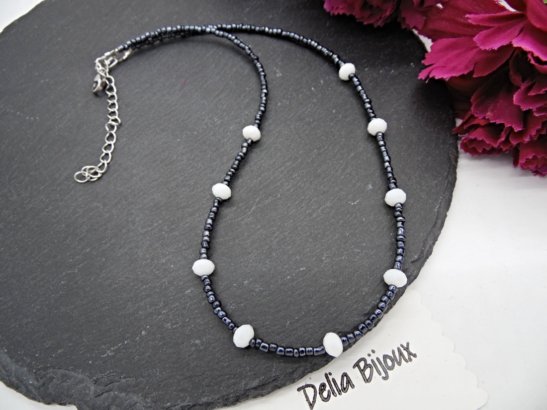 Colier unicat din mărgele de nisip gri și cristale albe fațetate (cod1365) - bijuterii - coliere - coliere din mărgele - Artynos.ro