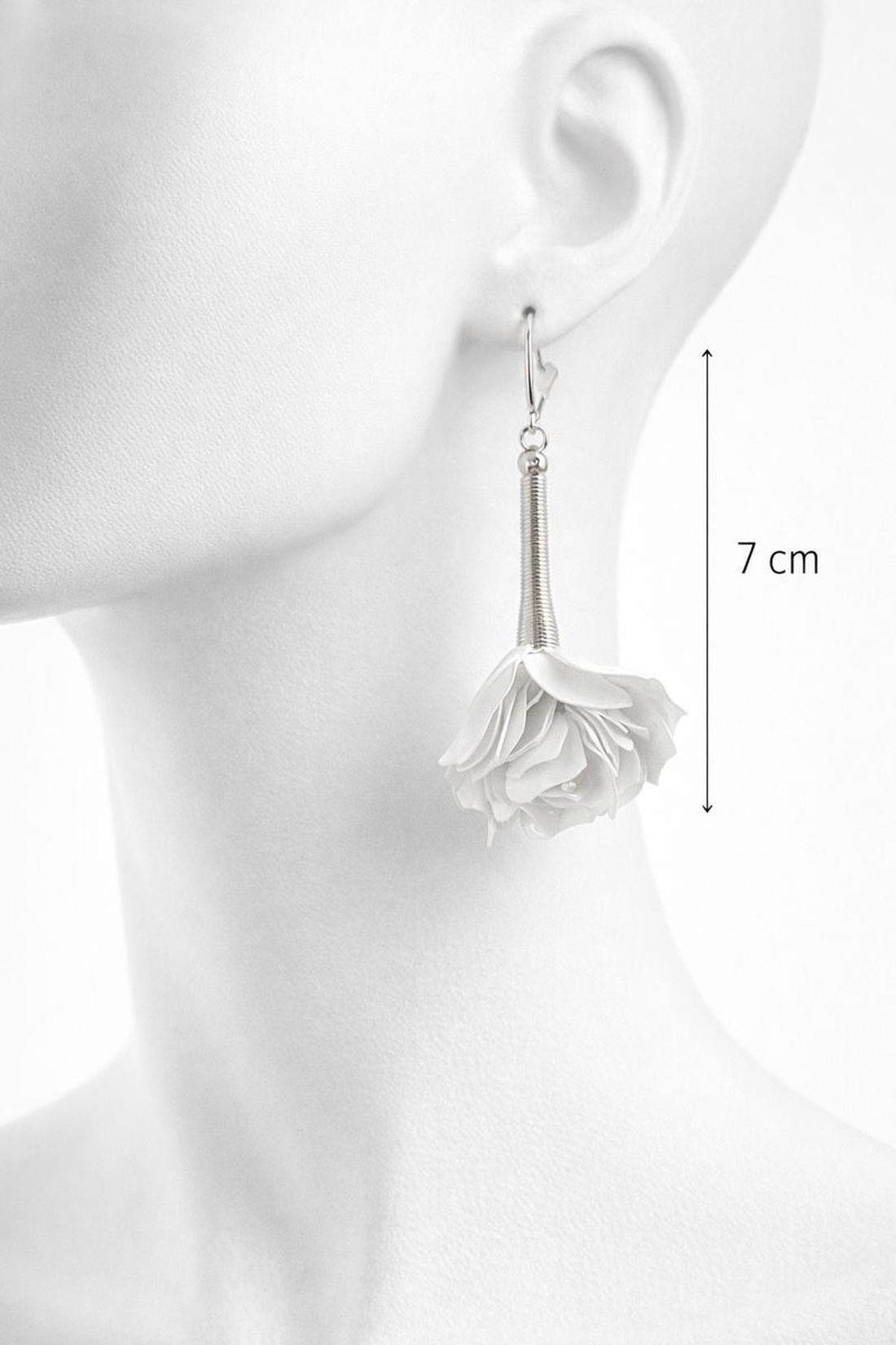 Cercei handmade trandafiri albi din plastic reciclat bijuterii eco unicat (cod1370) - bijuterii - cercei - cercei lungi - Artynos.ro