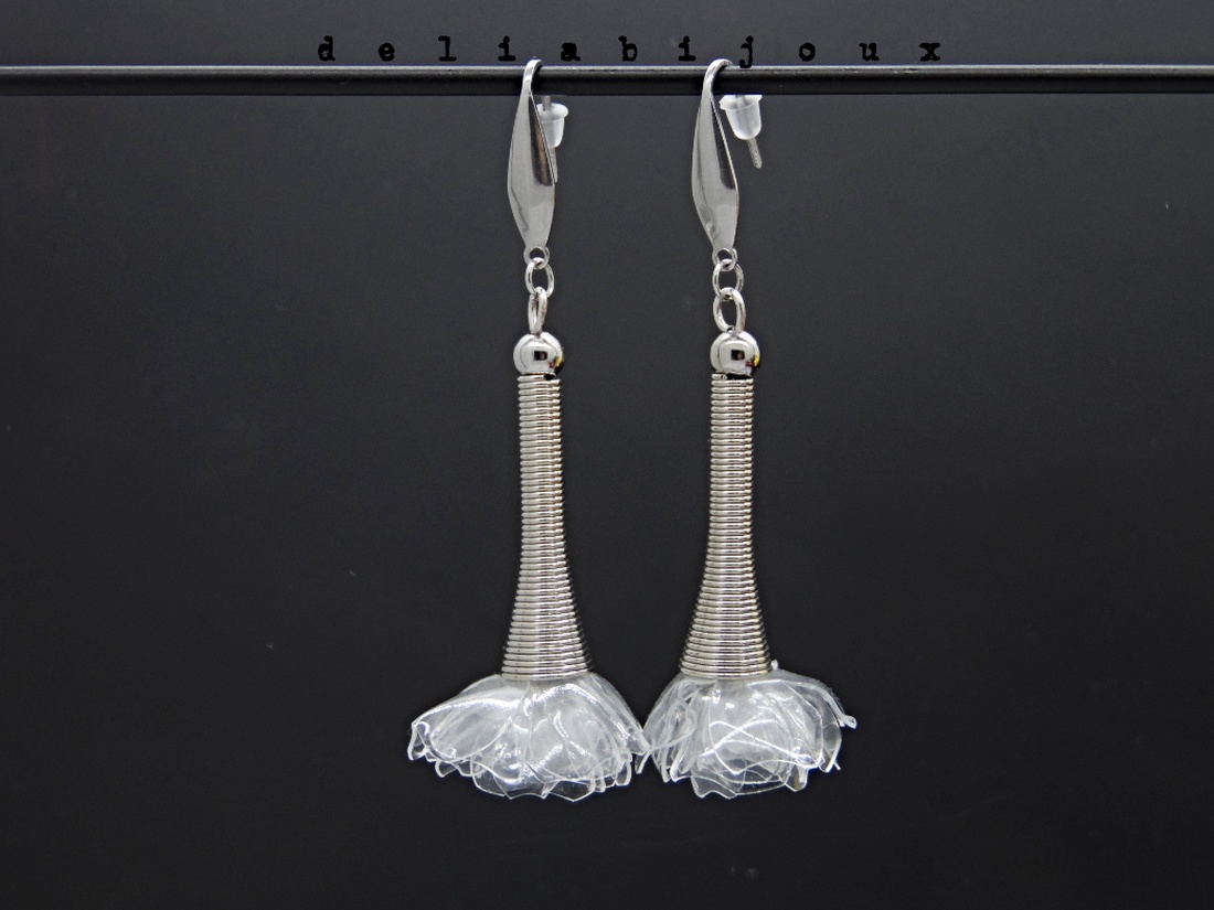 Cercei statement florali din plastic reciclat handmade, unicat (cod1371) - bijuterii - cercei - cercei lungi - Artynos.ro