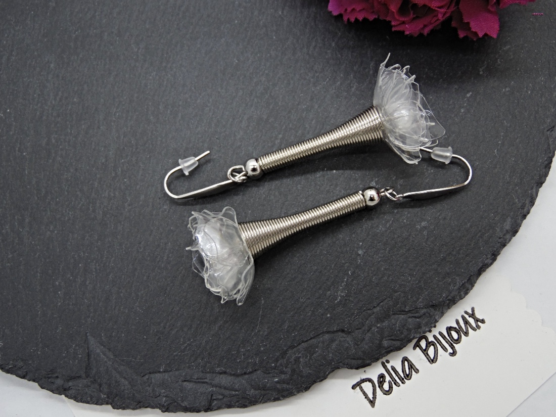 Cercei statement florali din plastic reciclat handmade, unicat (cod1371) - bijuterii - cercei - cercei lungi - Artynos.ro