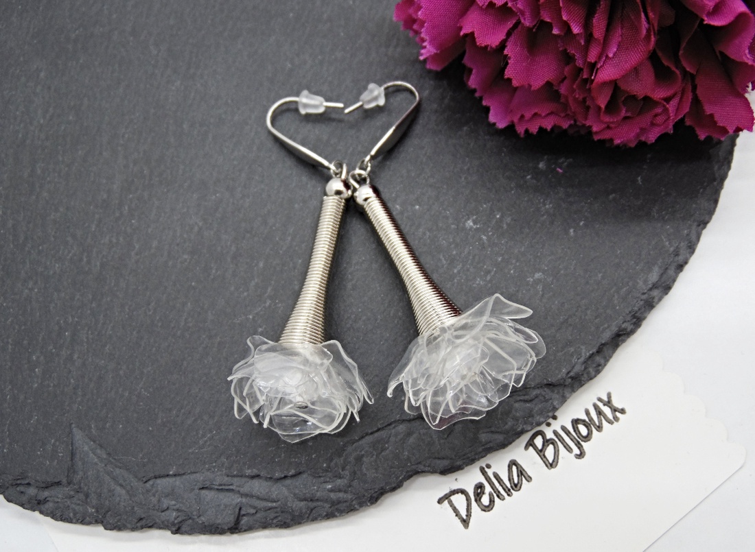 Cercei statement florali din plastic reciclat handmade, unicat (cod1371) - bijuterii - cercei - cercei lungi - Artynos.ro