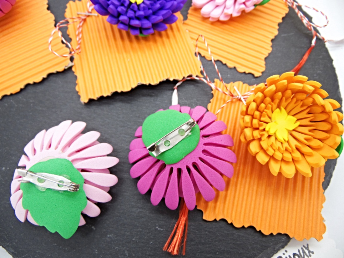 Broșe handmade cu flori tip crizantemă- Martisor (cod1372) - bijuterii - broșe - Artynos.ro