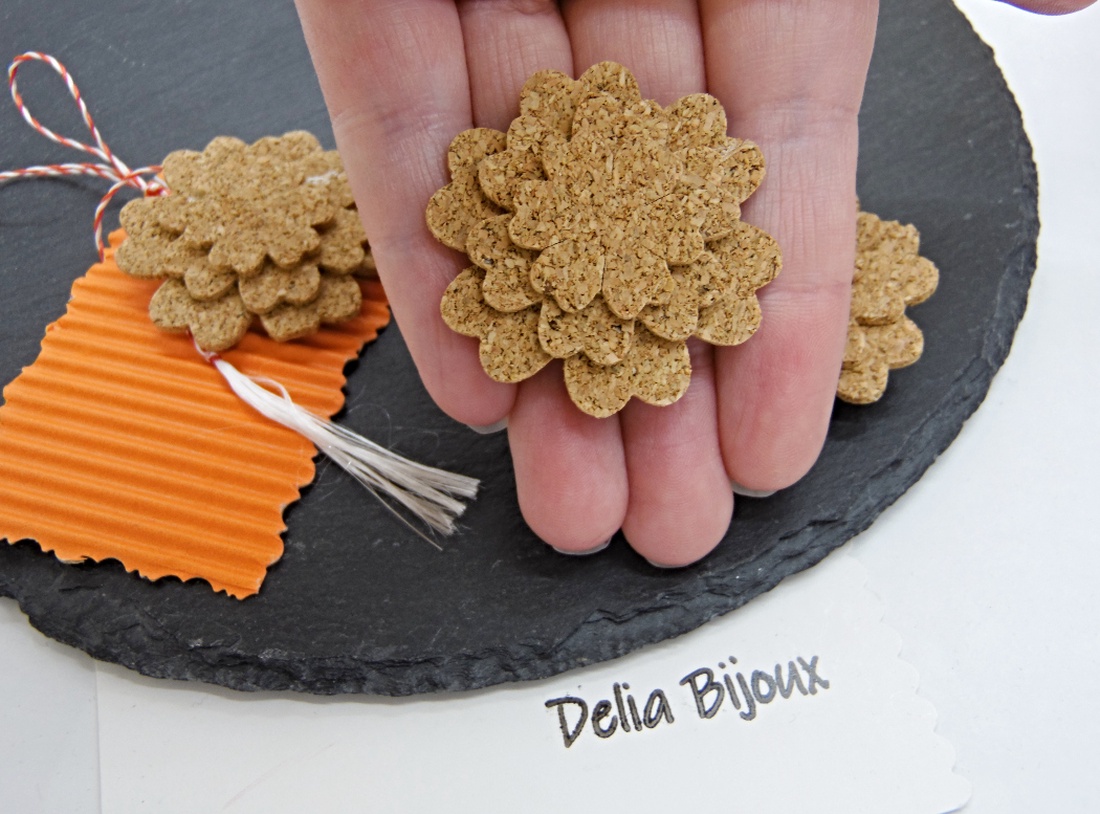 Broșă handmade mărțișor din plută floare (cod1373) - bijuterii - broșe - Artynos.ro