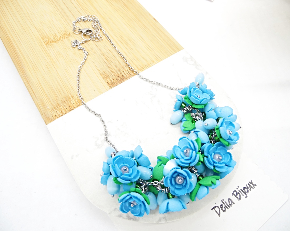 Colier handmade statement cu flori bleu - buchet floral pe lanț din inox (cod1377) - bijuterii - coliere - coliere din mărgele - Artynos.ro