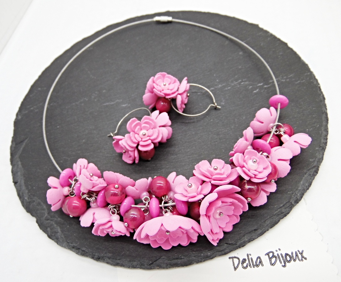 Set bijuterii cu flori roz colier statement și cercei asortați, realizați manual (cod1378) - bijuterii - seturi de bijuterii - Artynos.ro