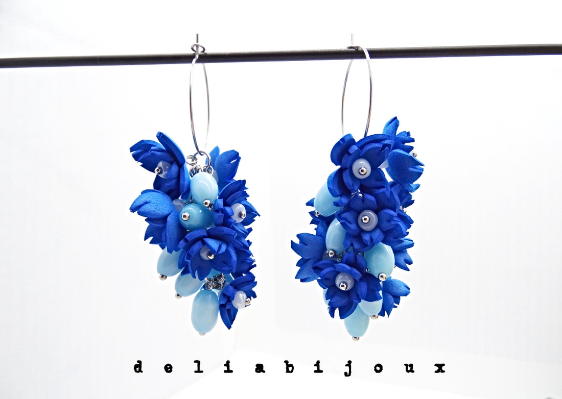 Cercei handmade cu flori albastre (cod1381) - bijuterii - cercei - cercei hoops - Artynos.ro