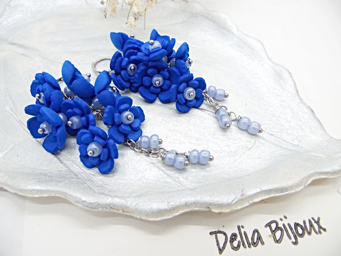 Cercei handmade, lungi cu flori albastre (cod1384) - bijuterii - cercei - cercei hoops - Artynos.ro