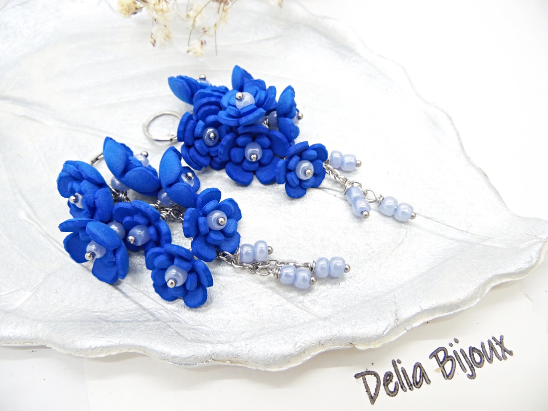Cercei handmade, lungi cu flori albastre (cod1384) - bijuterii - cercei - cercei hoops - Artynos.ro