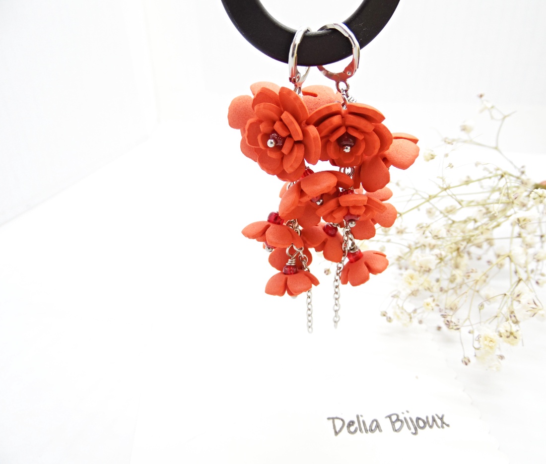 Cercei Handmade unicat cu flori rosii (cod1386) - bijuterii - cercei - cercei hoops - Artynos.ro