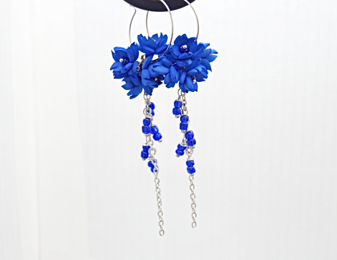 Cercei handmade, lungi cu flori albastre (cod1388) - bijuterii - cercei - cercei hoops - Artynos.ro
