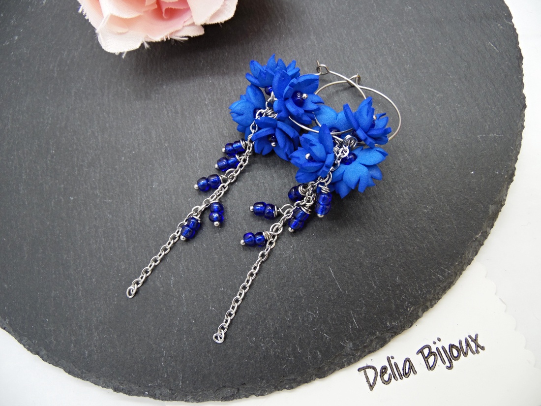 Cercei handmade, lungi cu flori albastre (cod1388) - bijuterii - cercei - cercei hoops - Artynos.ro