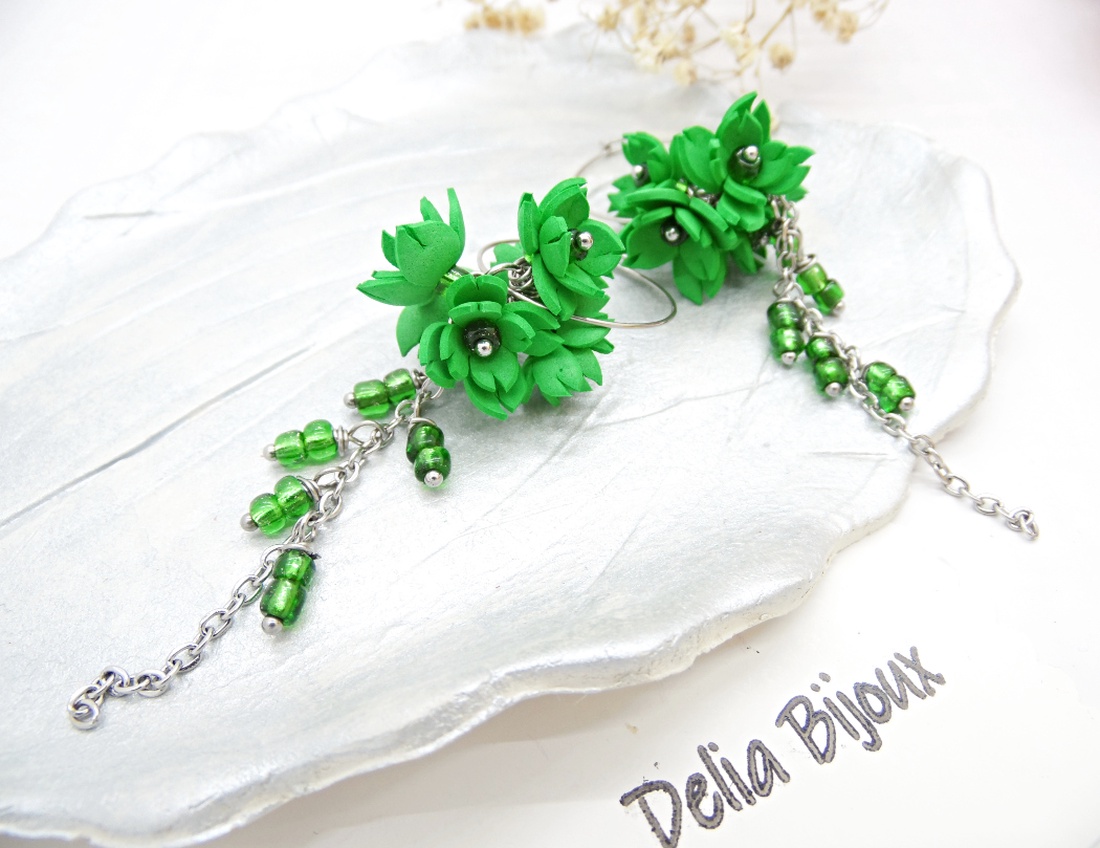 Cercei handmade, lungi cu flori verzi (cod1390) - bijuterii - cercei - cercei lungi - Artynos.ro