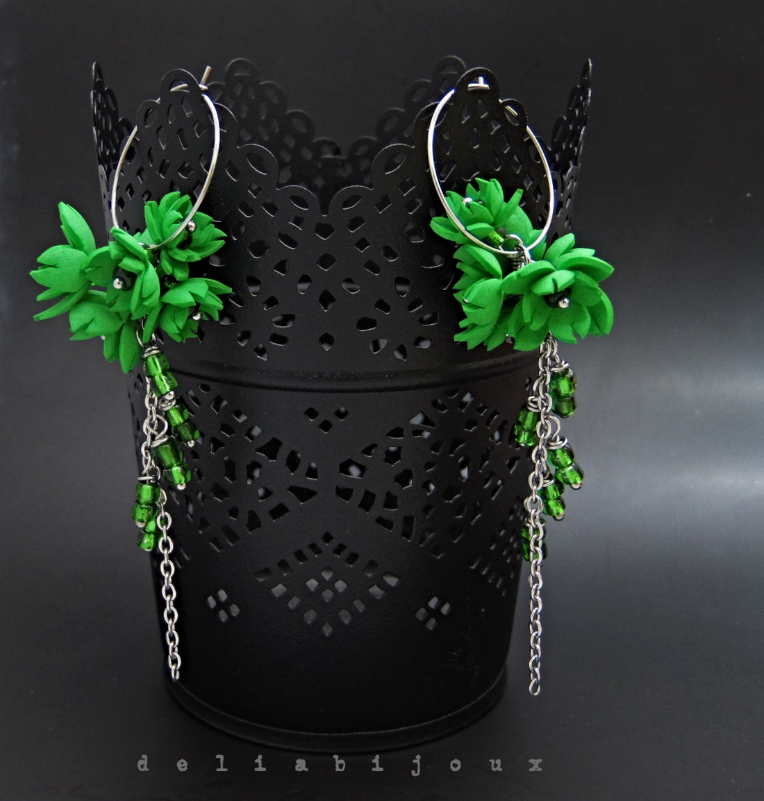 Cercei handmade, lungi cu flori verzi (cod1390) - bijuterii - cercei - cercei lungi - Artynos.ro