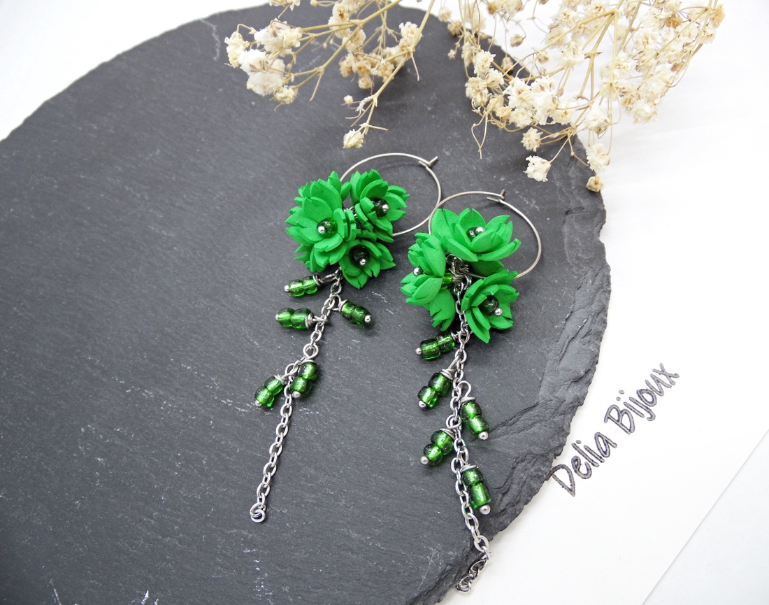 Cercei handmade, lungi cu flori verzi (cod1390) - bijuterii - cercei - cercei lungi - Artynos.ro