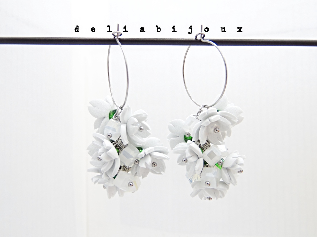 Cercei handmade, lungi cu flori albe (cod1392) - bijuterii - cercei - cercei lungi - Artynos.ro