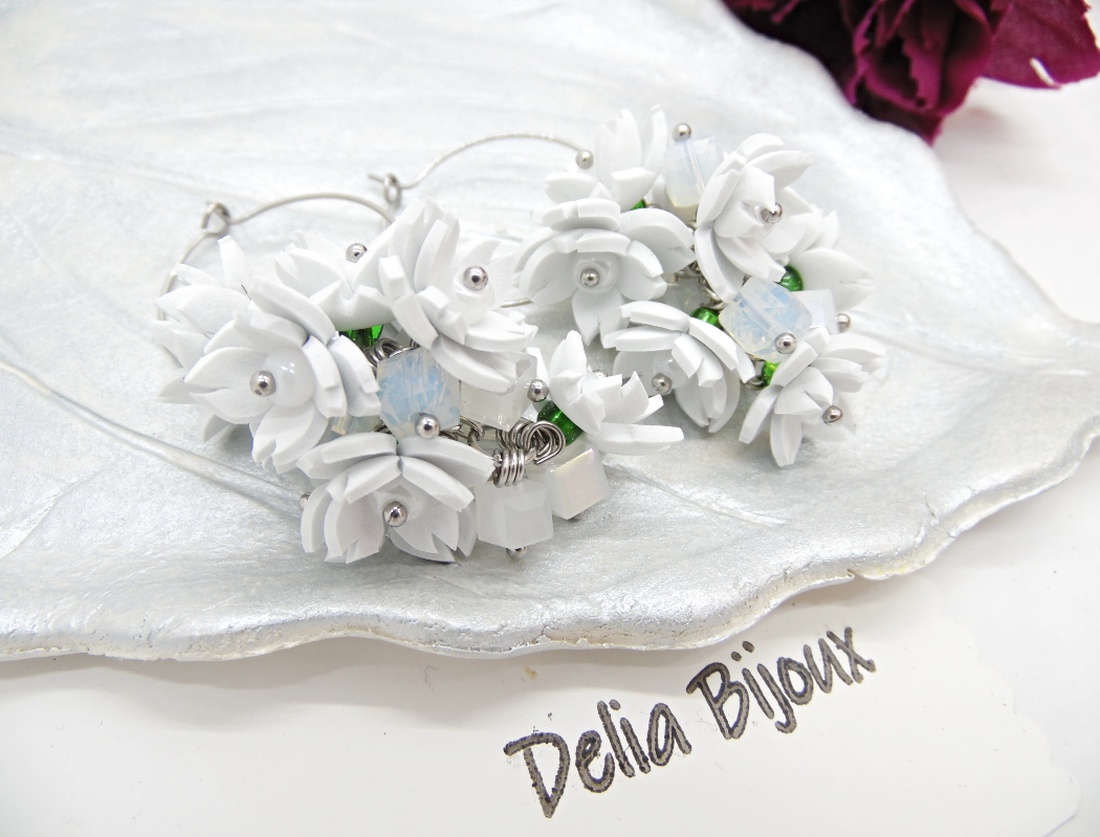 Cercei handmade, lungi cu flori albe (cod1392) - bijuterii - cercei - cercei lungi - Artynos.ro