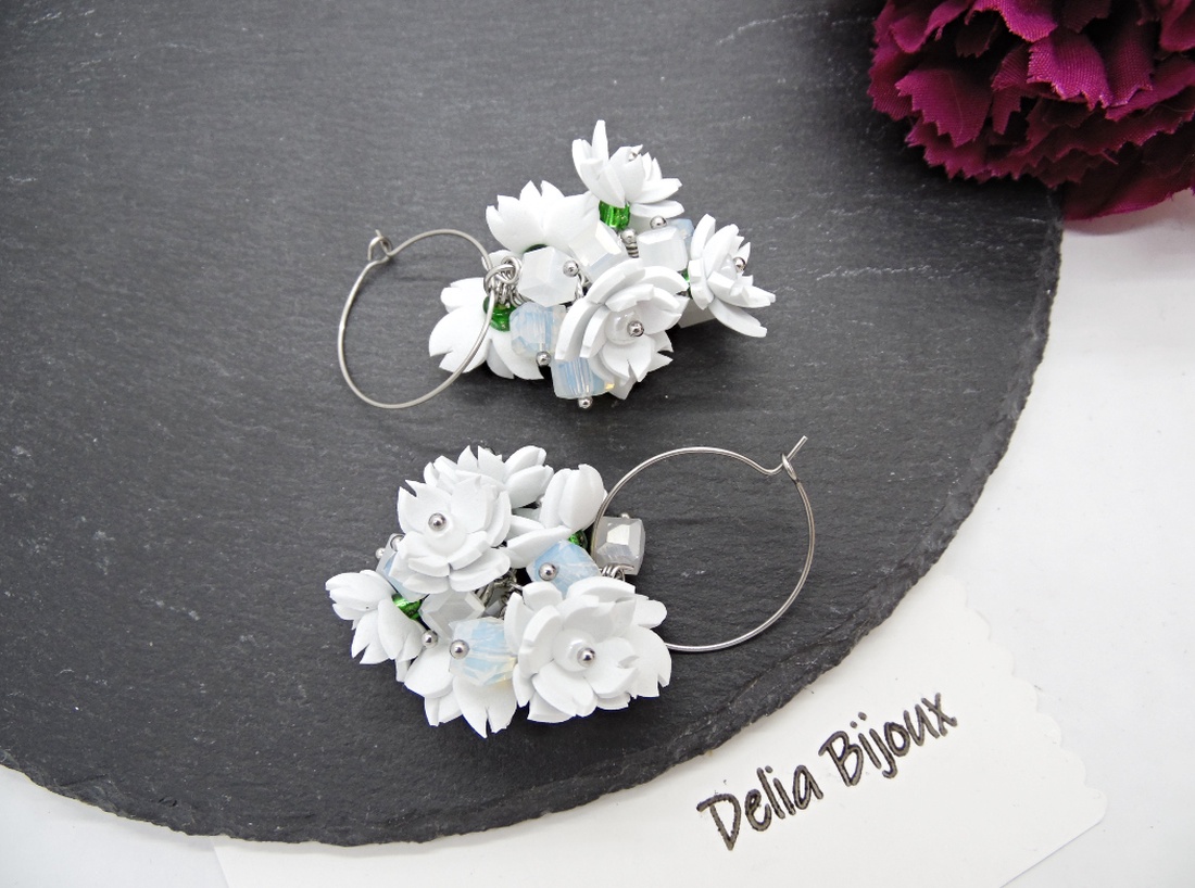 Cercei handmade, lungi cu flori albe (cod1392) - bijuterii - cercei - cercei lungi - Artynos.ro