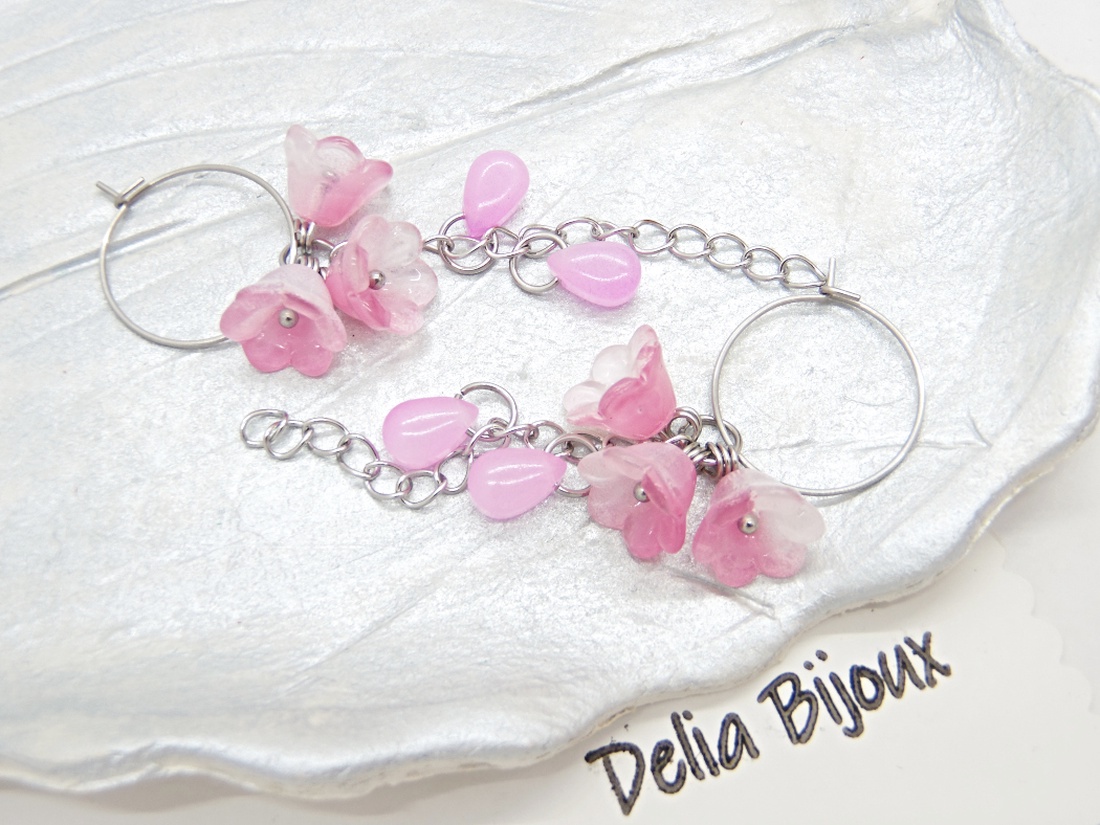 Cercei handmade, lungi cu flori de sticla roz (cod1395) - bijuterii - cercei - cercei lungi - Artynos.ro