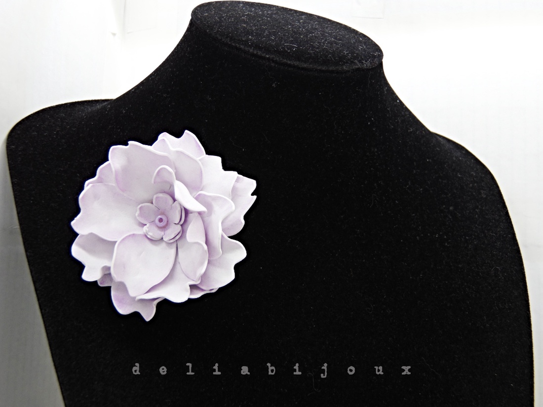 Broșă floare lila delicată, ușoară, perfectă pentru orice anotimp (cod1399) - bijuterii - mărțișor - Artynos.ro