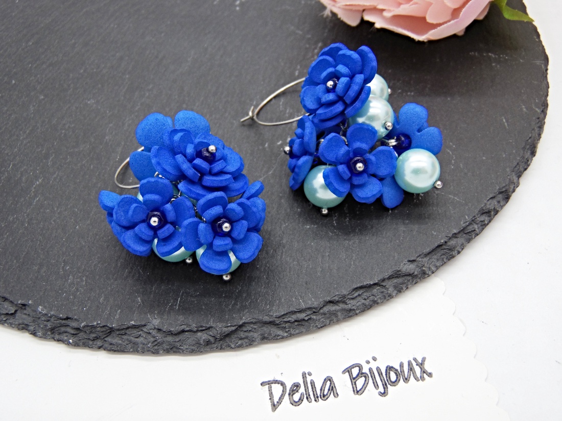 Cercei handmade cu flori albastre si perle (cod1400) - bijuterii - cercei - cercei lungi - Artynos.ro