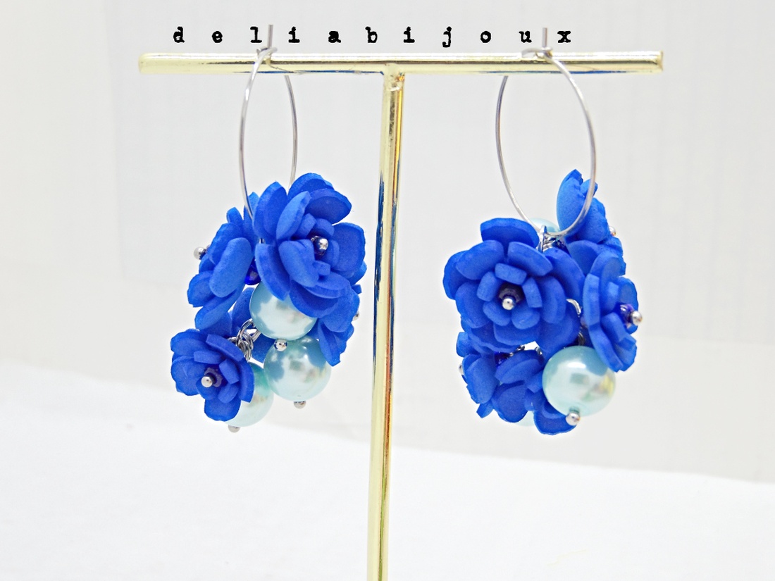 Cercei handmade cu flori albastre si perle (cod1400) - bijuterii - cercei - cercei lungi - Artynos.ro