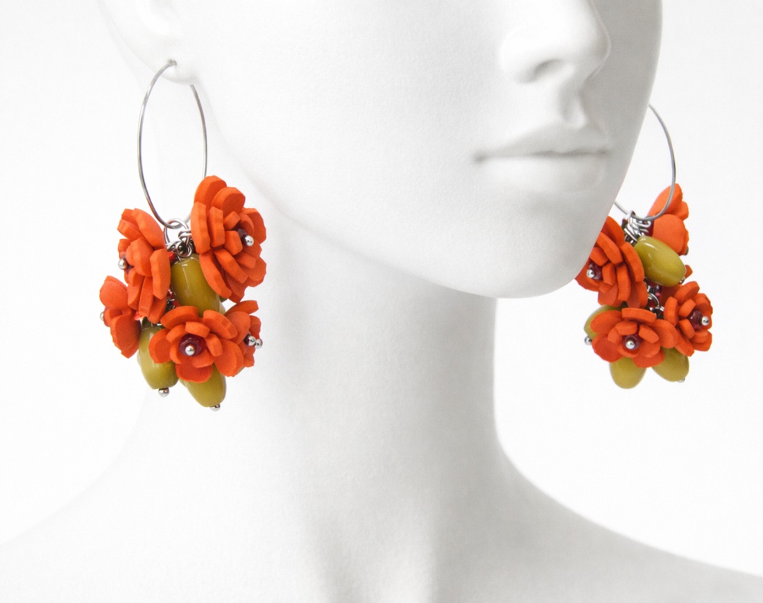 Cercei handmade cu flori rosii (cod1401) - bijuterii - cercei - cercei lungi - Artynos.ro